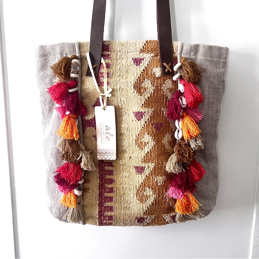 NWT Ale by Alessandra Jaipur Linen Tote Bag Boho Tassle and Seashell Beach